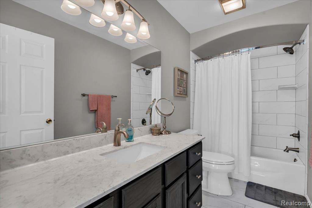5050 Whitlow Court, Commerce Twp, MI 48382 — Photo 25