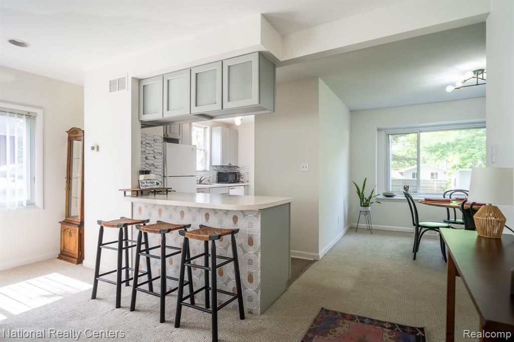3973 Oak Knoll Road, Waterford, MI 48328 — Photo 8