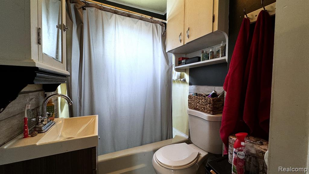 713 FRAZER Avenue, Owosso, MI 48867 — Photo 10
