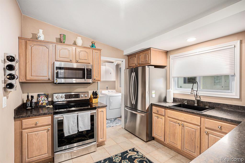 2159 HELMSFORD Drive, Wolverine Lake, MI 48390 — Photo 13