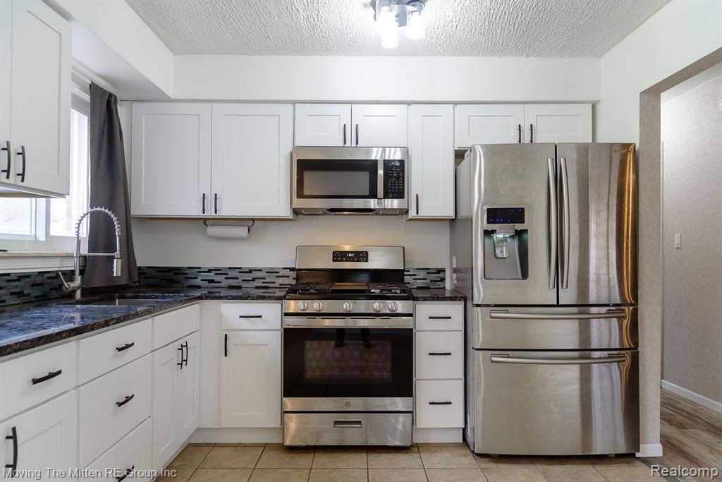 6061 N DOWLING Street, Westland, MI — Photo 8