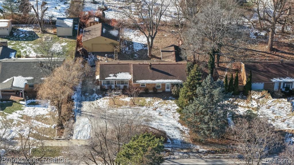 656 S CASS LAKE Road, Waterford, MI 48328 — Photo 2