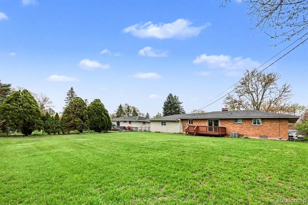 3688 Breaker Street, Waterford, MI 48329 — Photo 23