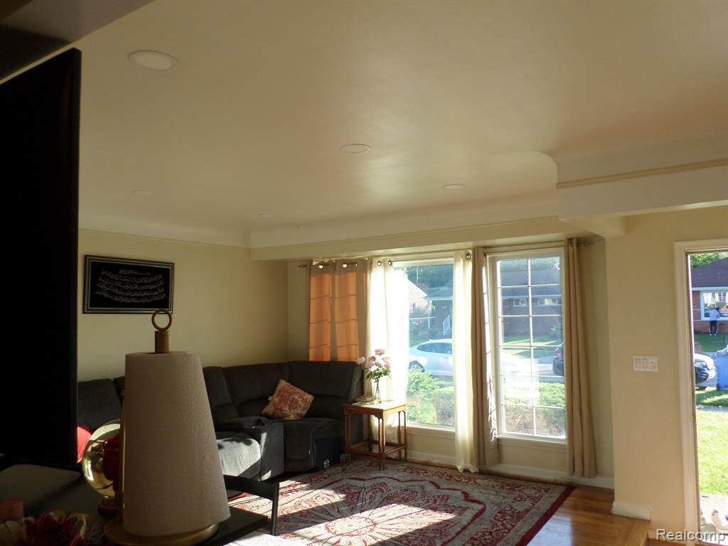 8386 N COLONIAL Street, Dearborn Heights, MI 48127 — Photo 10