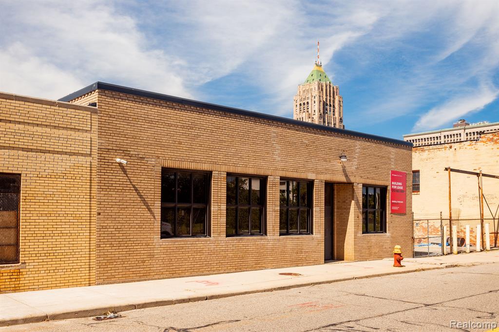 850 W BALTIMORE Street, Detroit, MI 48202 — Photo 2