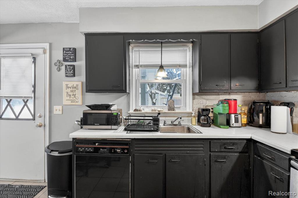 247 S Wallace Boulevard, Ypsilanti, MI 48197 — Photo 17