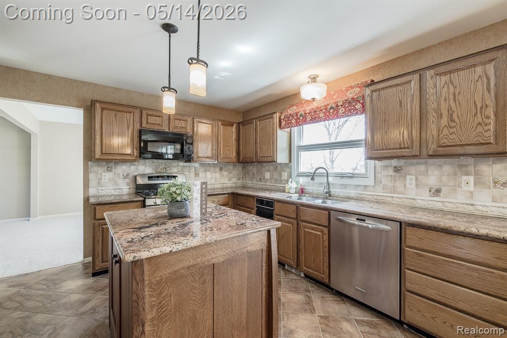 6357 Golf View Drive, Clarkston, MI — Photo 14