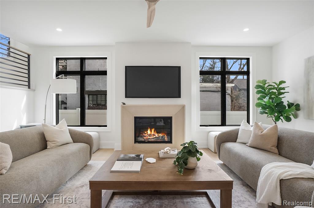 667 Oak, Birmingham, MI 48009 — Photo 10