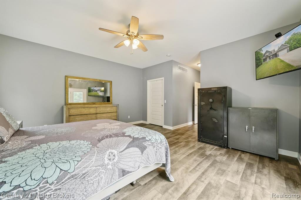 9119 Hegel Road, Goodrich Vlg, MI — Photo 25
