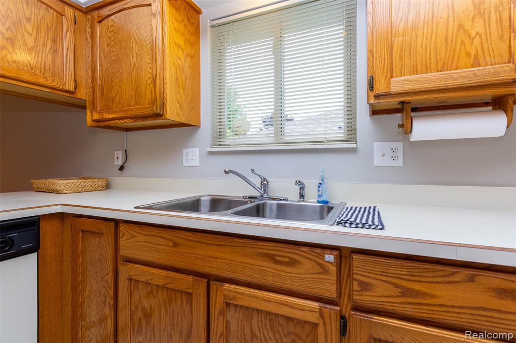53395 Andrew Circle, New Baltimore, MI 48047 — Photo 14