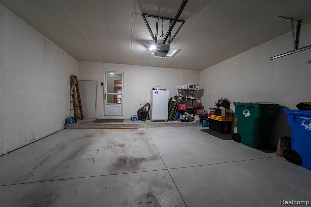 2090 Pleasant Drive, Commerce Twp, MI 48390 — Photo 18