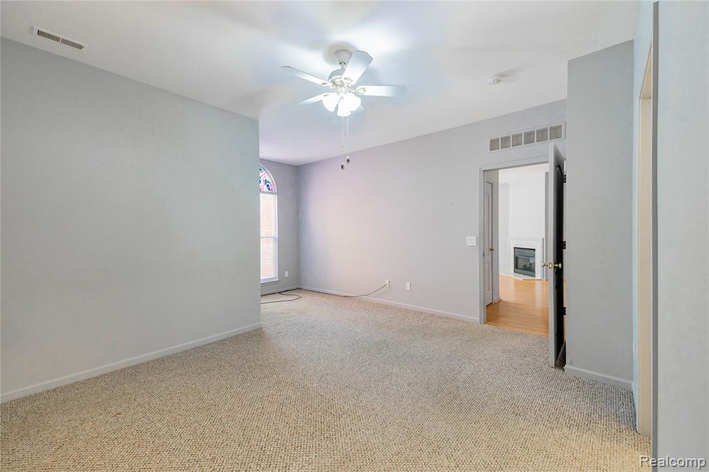 23030 Williamsburg Circle, 15, Woodhaven, MI 48183 — Photo 13