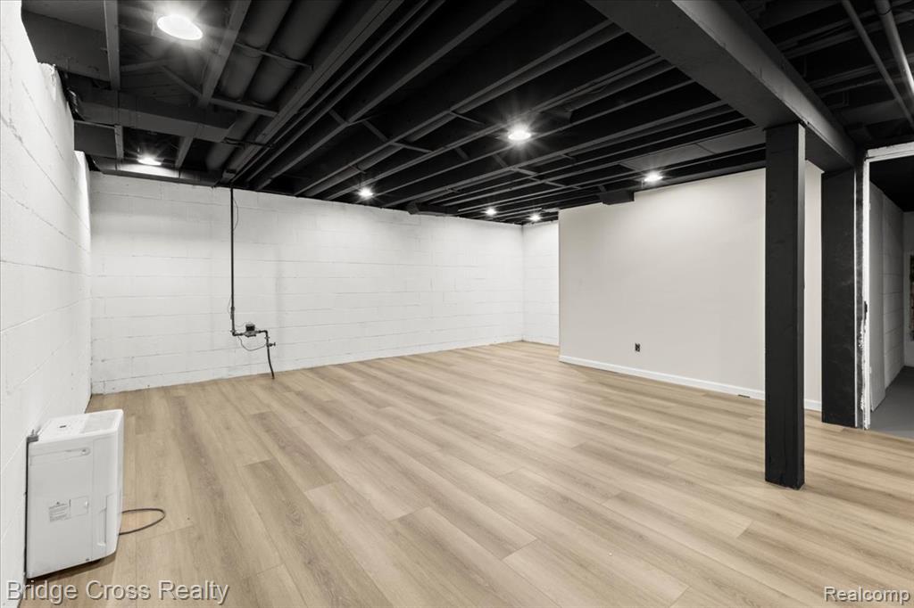 17537 Roseland Boulevard, Lathrup Village, MI 48076 — Photo 32