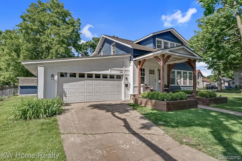 207 E SHERMAN Street, Holly, MI 48442 — Photo 2