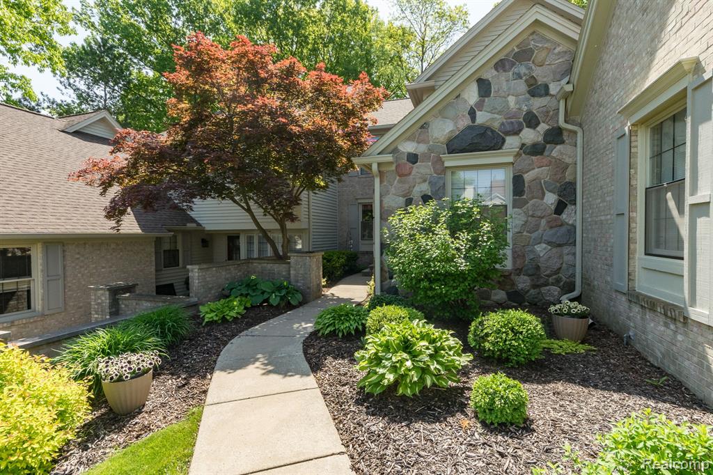 4467 GOLF VIEW Drive, Brighton, MI 48116 — Photo 10