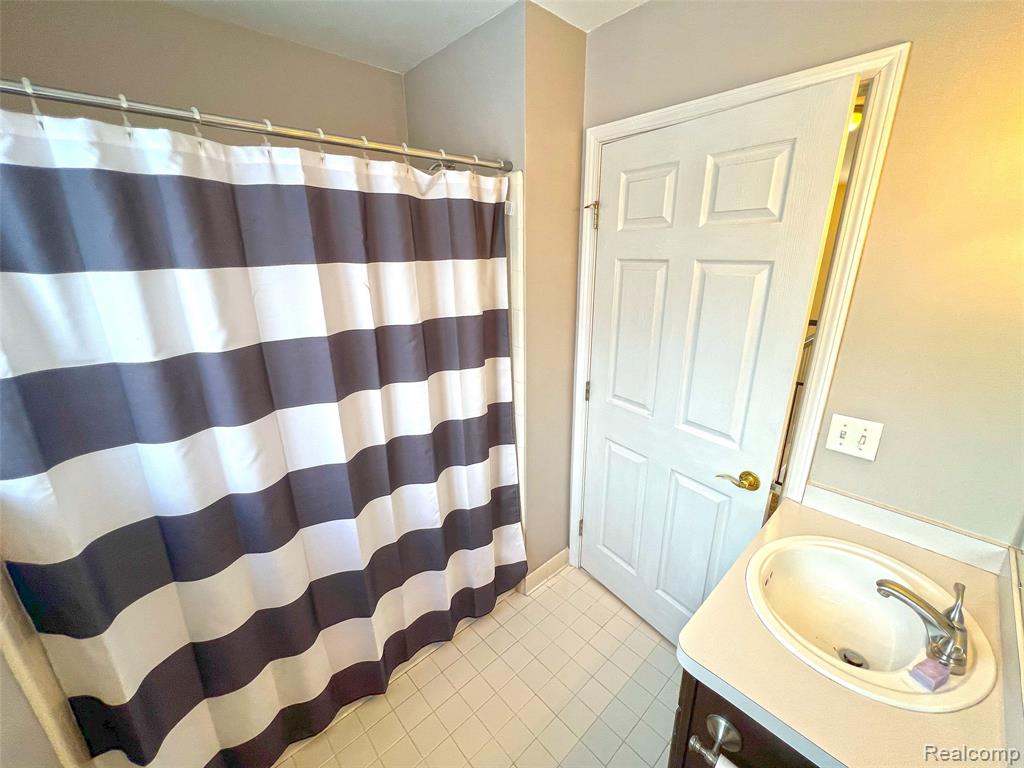 47546 Belmont Drive, Belleville, MI 48111 — Photo 38