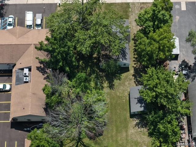 8120 Macomb Street, Grosse Ile, MI 48138