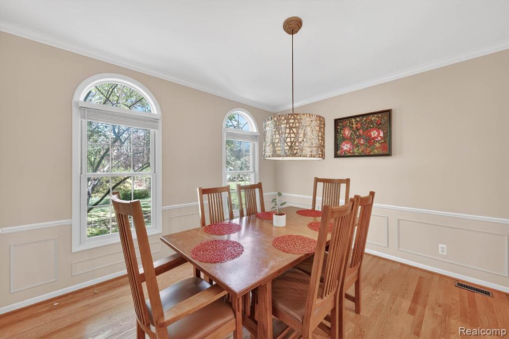1112 Vernier Road, Grosse Pointe Woods, MI 48236 — Photo 17