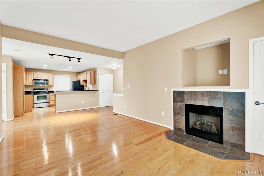 5379 Twin Oaks Drive, Sterling Heights, MI 48314 — Photo 13