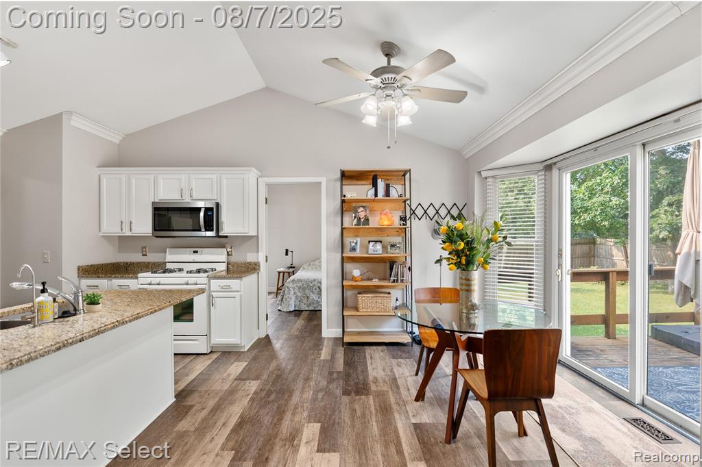 8052 Rose Lane, Goodrich Vlg, MI — Photo 18