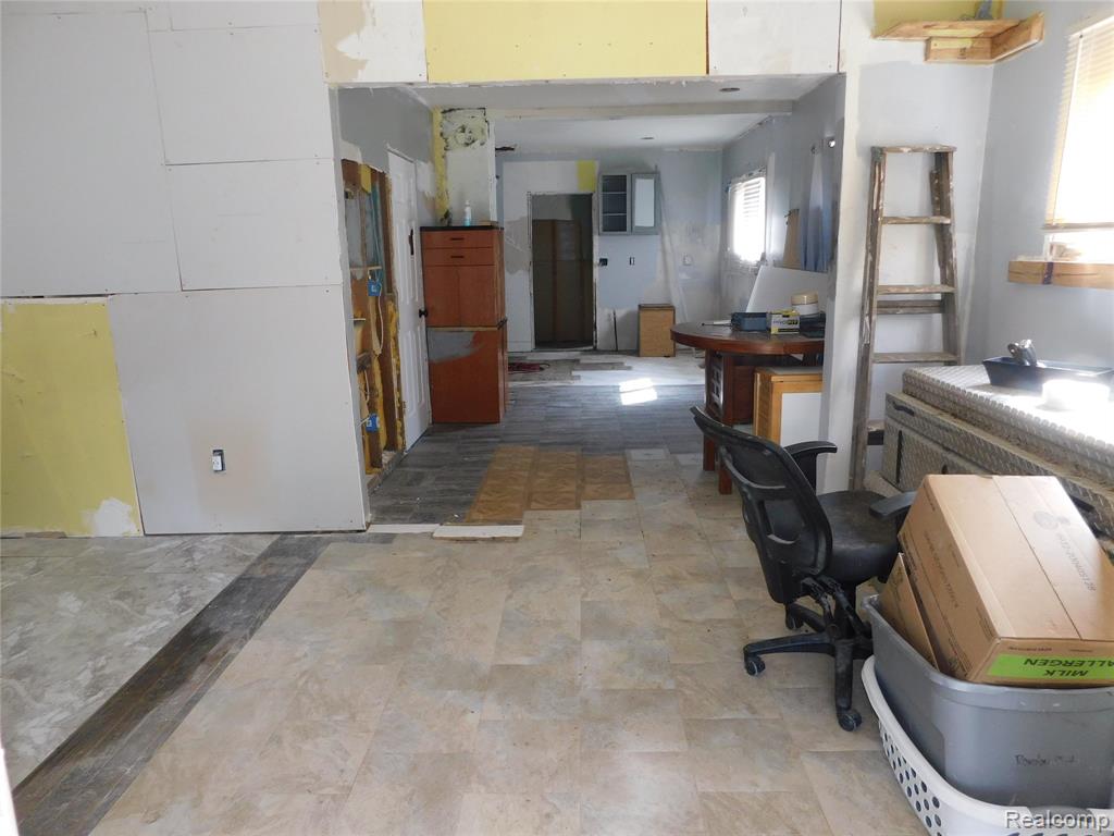 913 Davis Street, Flint, MI 48503 — Photo 6