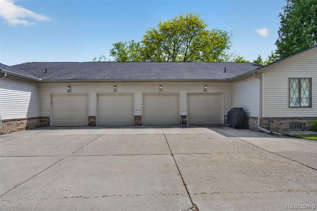 1484 Leisure Drive, Flint, MI 48507 — Photo 8