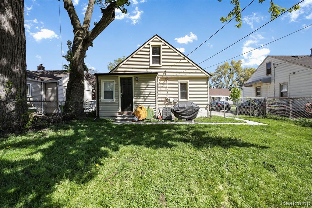 71 W DALLAS Avenue, Madison Heights, MI 48071 — Photo 20