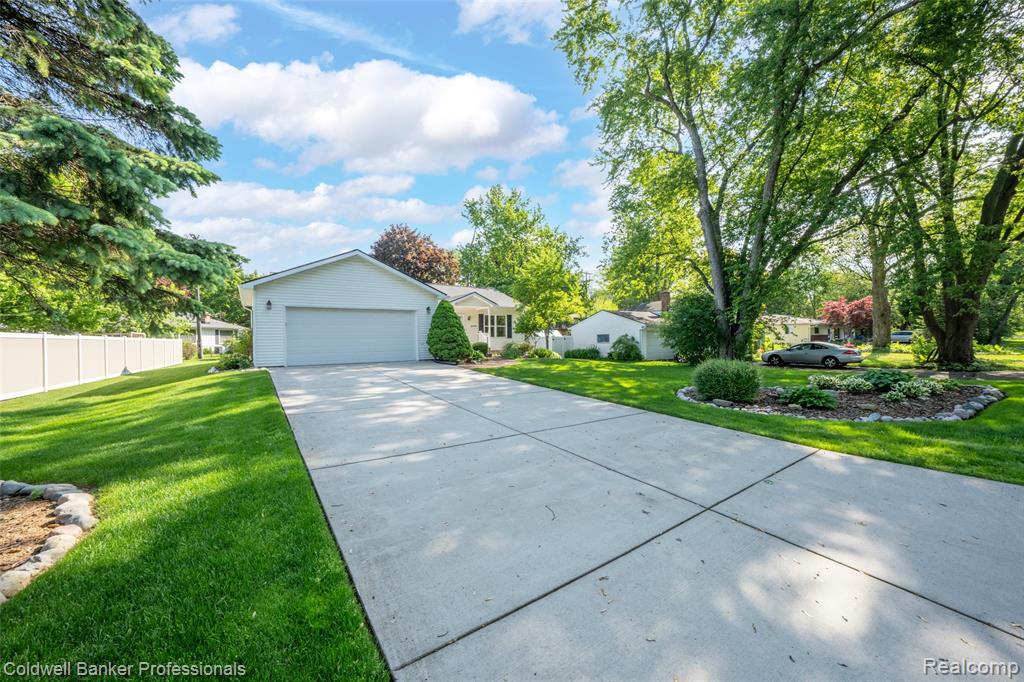 2470 Winkleman Drive, Waterford, MI 48329 — Photo 35