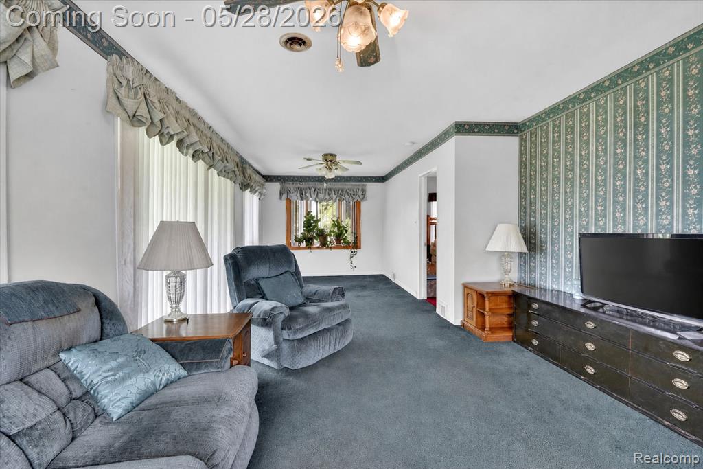 29886 Pointe Drive, Rockwood, MI — Photo 10