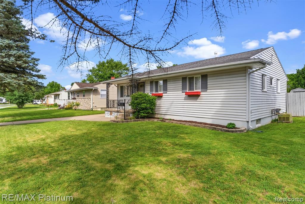 5354 Don Shenk Drive, Swartz Creek, MI 48473 — Photo 4