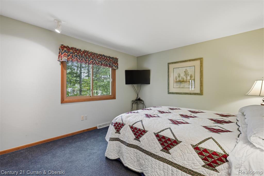 4233 Blain Island Road, Waterford, MI 48329 — Photo 21