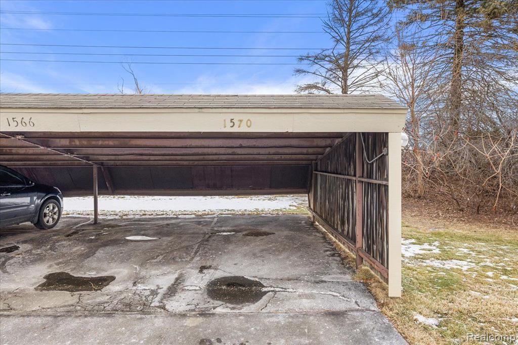 1570 S HILL Boulevard, Bloomfield Hills, MI 48304 — Photo 36