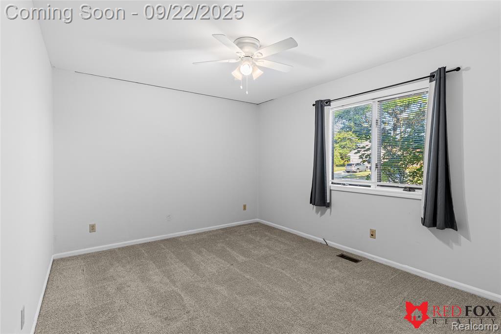 6031 Oak Creek Drive, Swartz Creek, MI 48473 — Photo 15