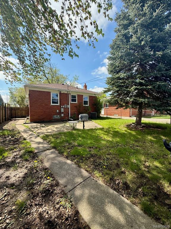 7402 COLONIAL Street, Dearborn Heights, MI 48127 — Photo 31