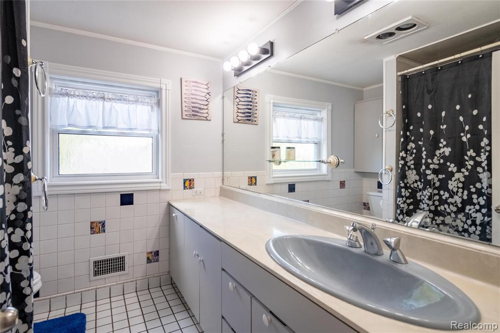 908 W Elmwood Avenue, Clawson, MI — Photo 13