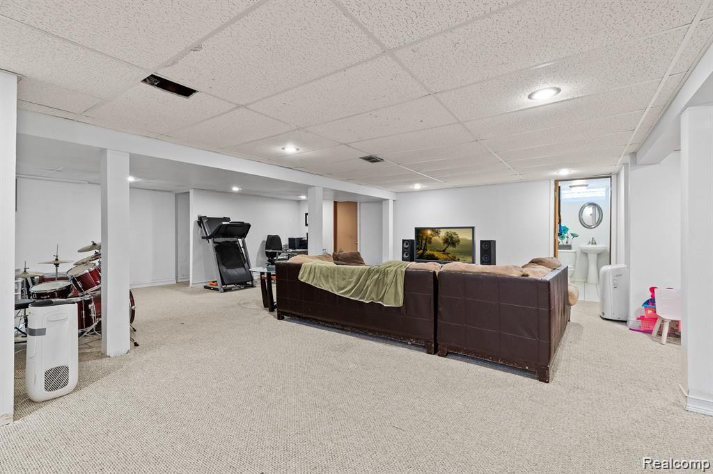 8575 DARLENE Street, Warren, MI 48093 — Photo 24