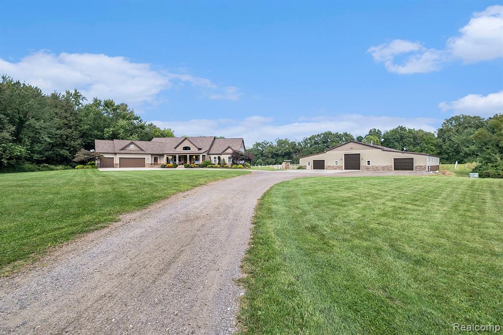 7196 MANOR Lane, Fowlerville, MI 48836 — Photo 36