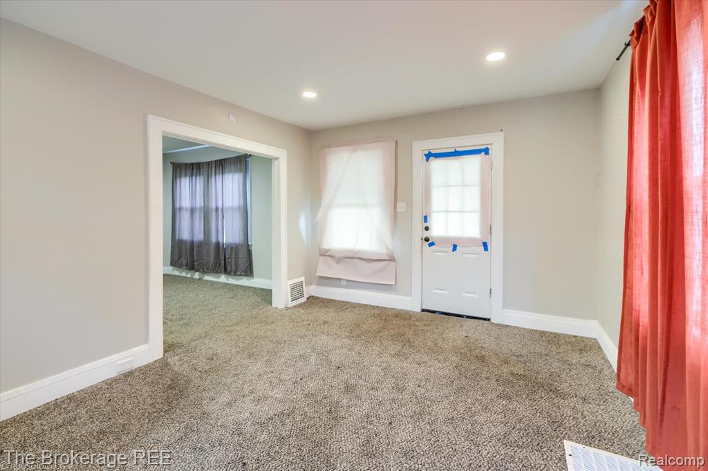 808 N Chevrolet Avenue, Flint, MI 48504 — Photo 3