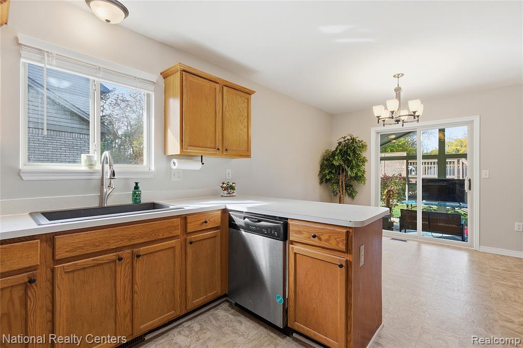 50049 Dove Lane, Chesterfield, MI — Photo 23