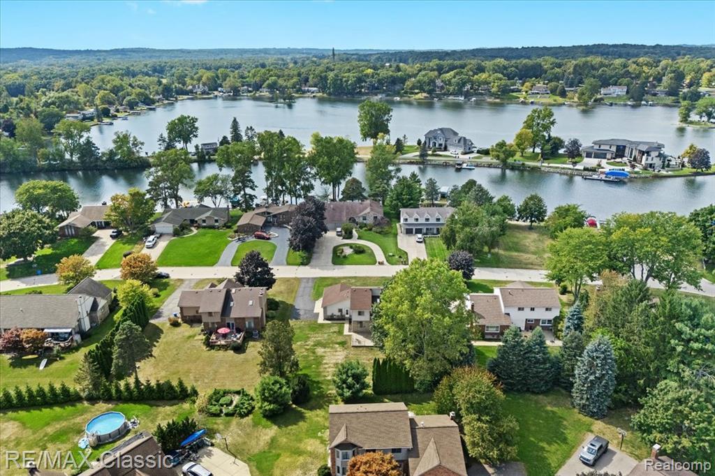 4432 Ravinewood Drive, Commerce Twp, MI 48382 — Photo 46