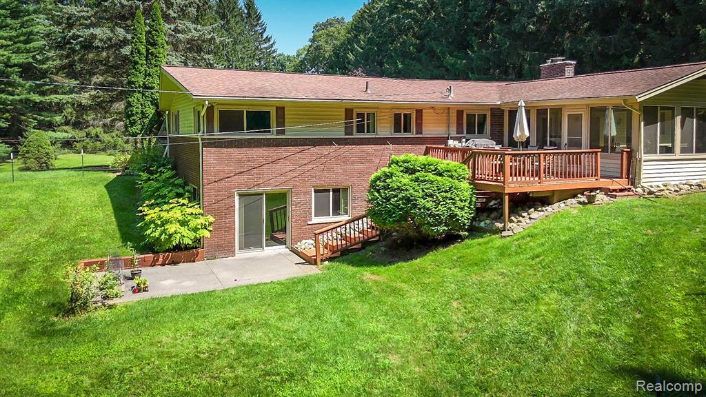 9245 PINE KNOB Road, Clarkston, MI 48348 — Photo 57