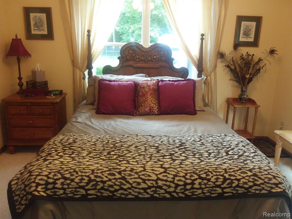 930 N EAST Street, Fenton, MI 48430 — Photo 15