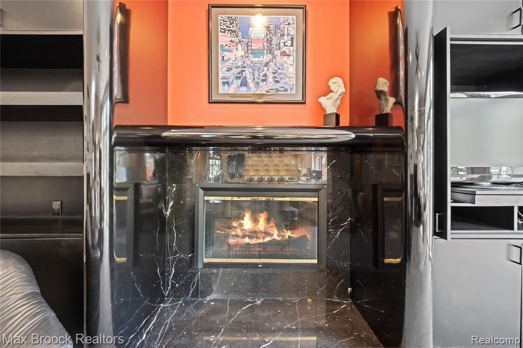 6684 Stonebridge E, West Bloomfield, MI — Photo 25