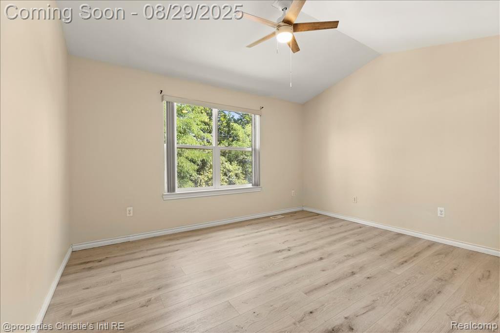 19236 W 11 Mile Road, Lathrup Village, MI 48076 — Photo 24