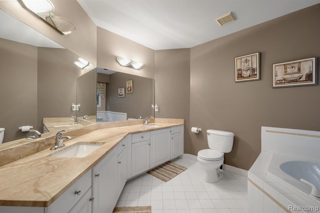 45021 Riverwoods Drive, Macomb, MI 48044 — Photo 11