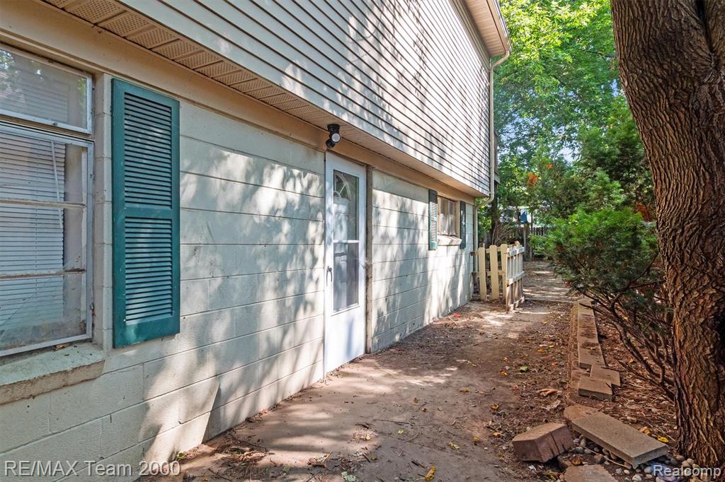 7314 Fenton Avenue, Dearborn Heights, MI 48127 — Photo 11