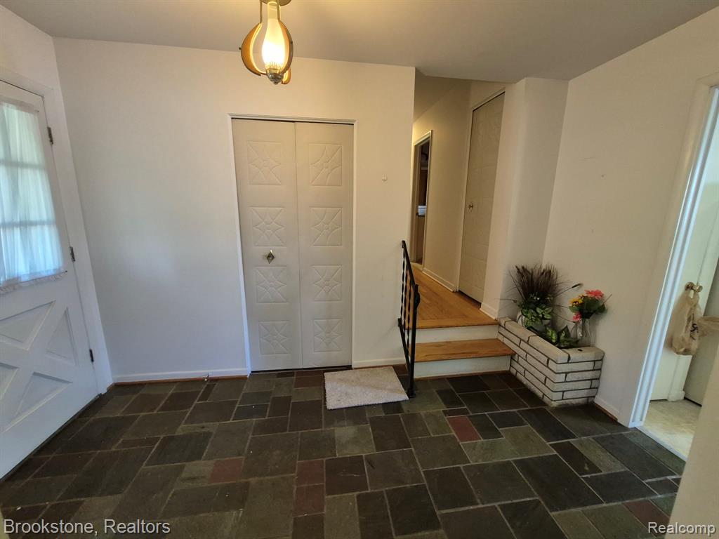 4295 Sashabaw Road, Waterford, MI 48329 — Photo 10