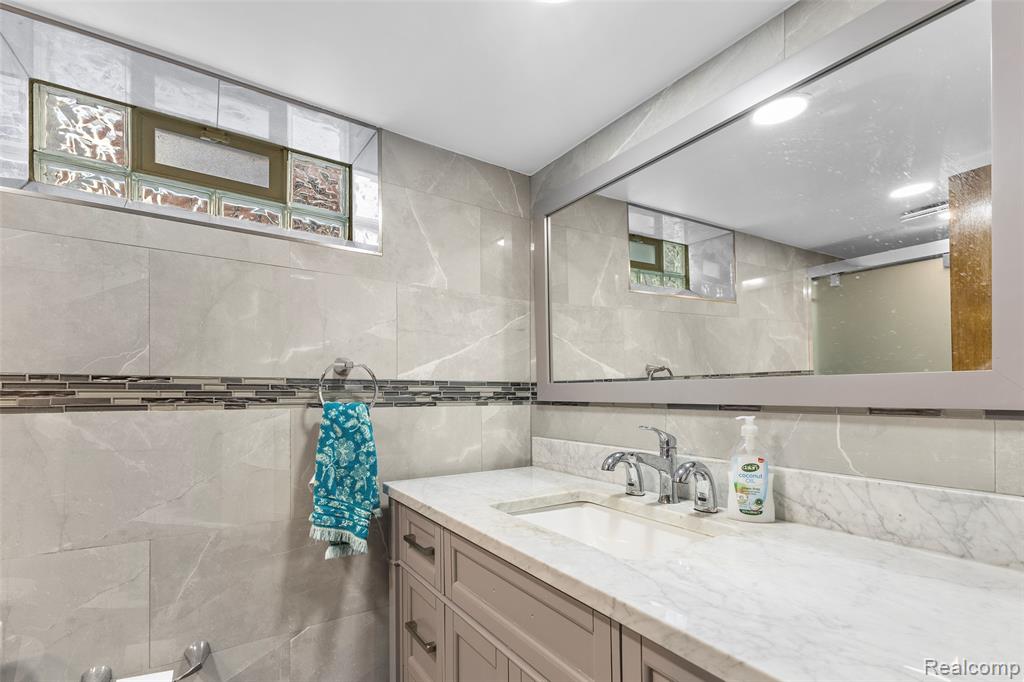7476 Nightingale Street, Dearborn Heights, MI 48127 — Photo 23