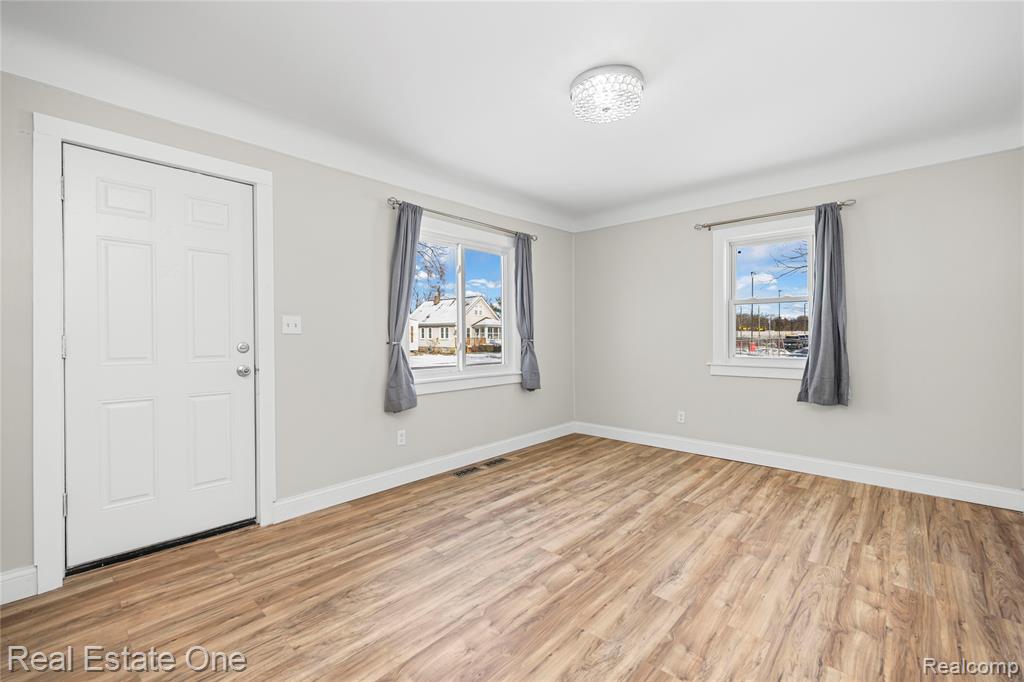 943 Premont Avenue, Waterford, MI 48328 — Photo 3