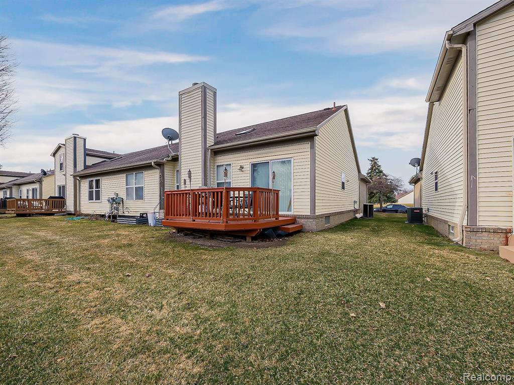 212 WINDING Brook, Commerce Twp, MI 48390 — Photo 20